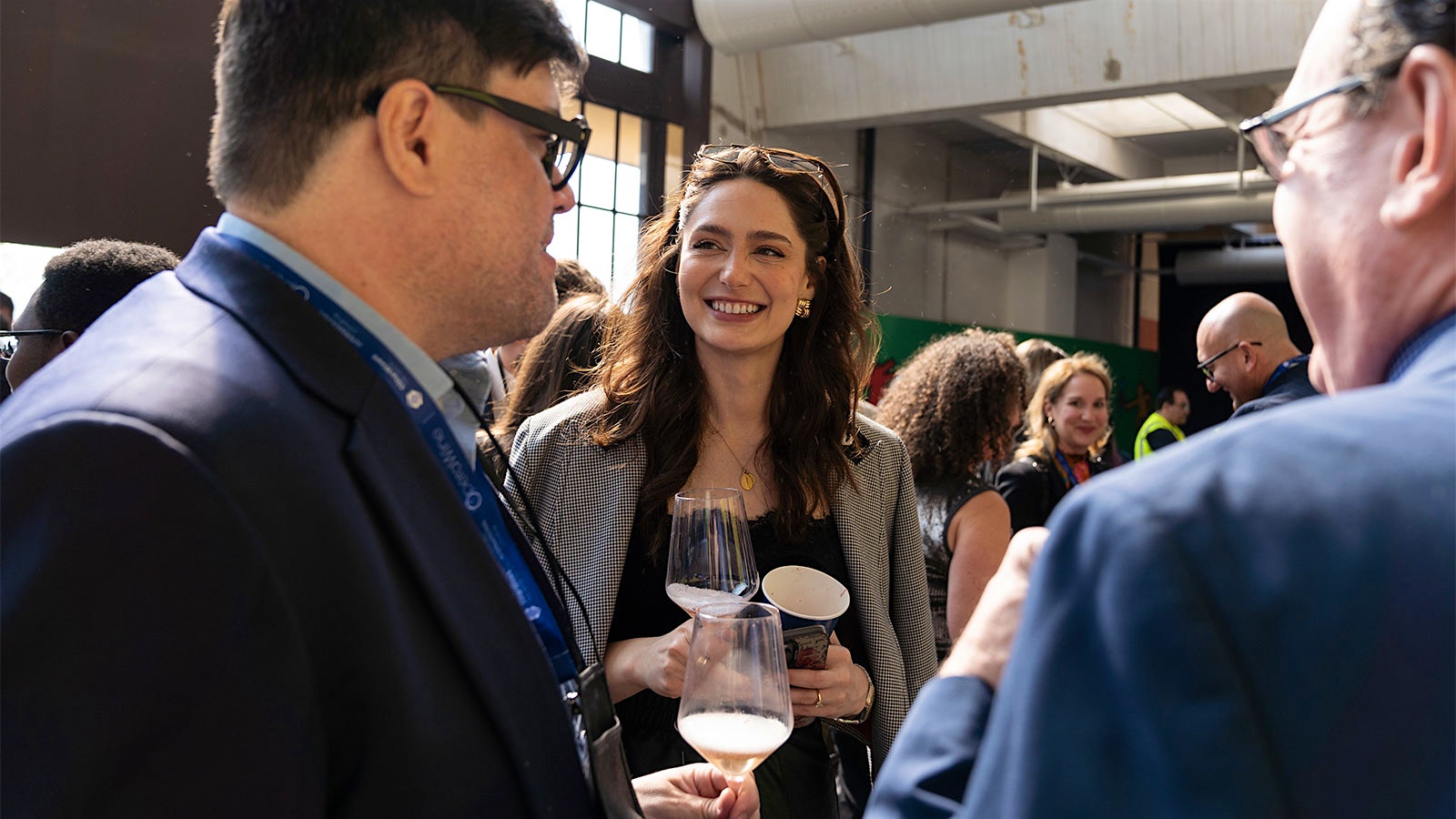  OperaWine guests enjoy some rose Prosecco.