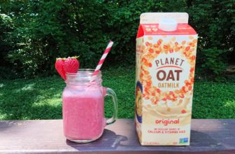 Easy Strawberry Oat Milk Smoothie Recipe