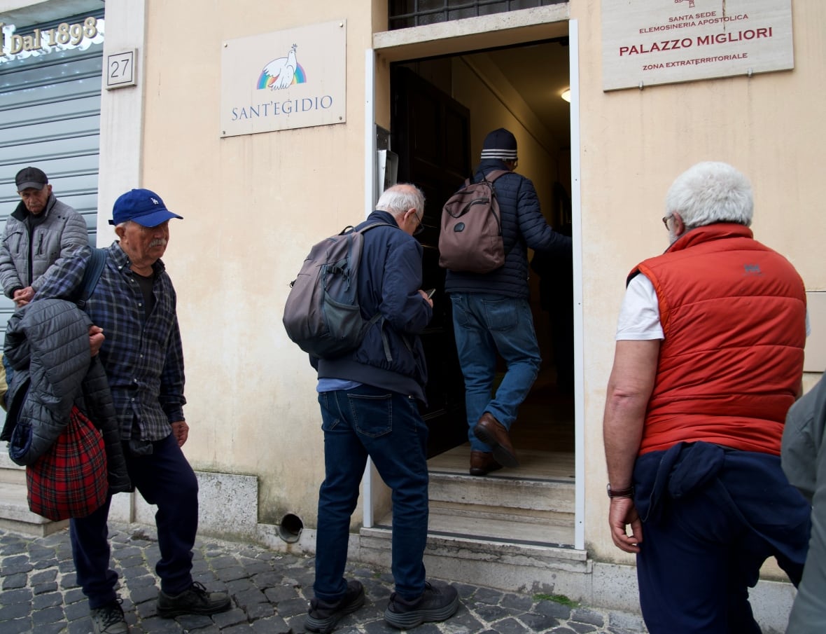People arrive just before 7 pm on April 23rd, when Palazzo Migiliori opens for the evening. The shelter which houses 45 residents, is open for 12 hours a day and has showers, bedrooms and laundry facilities. 