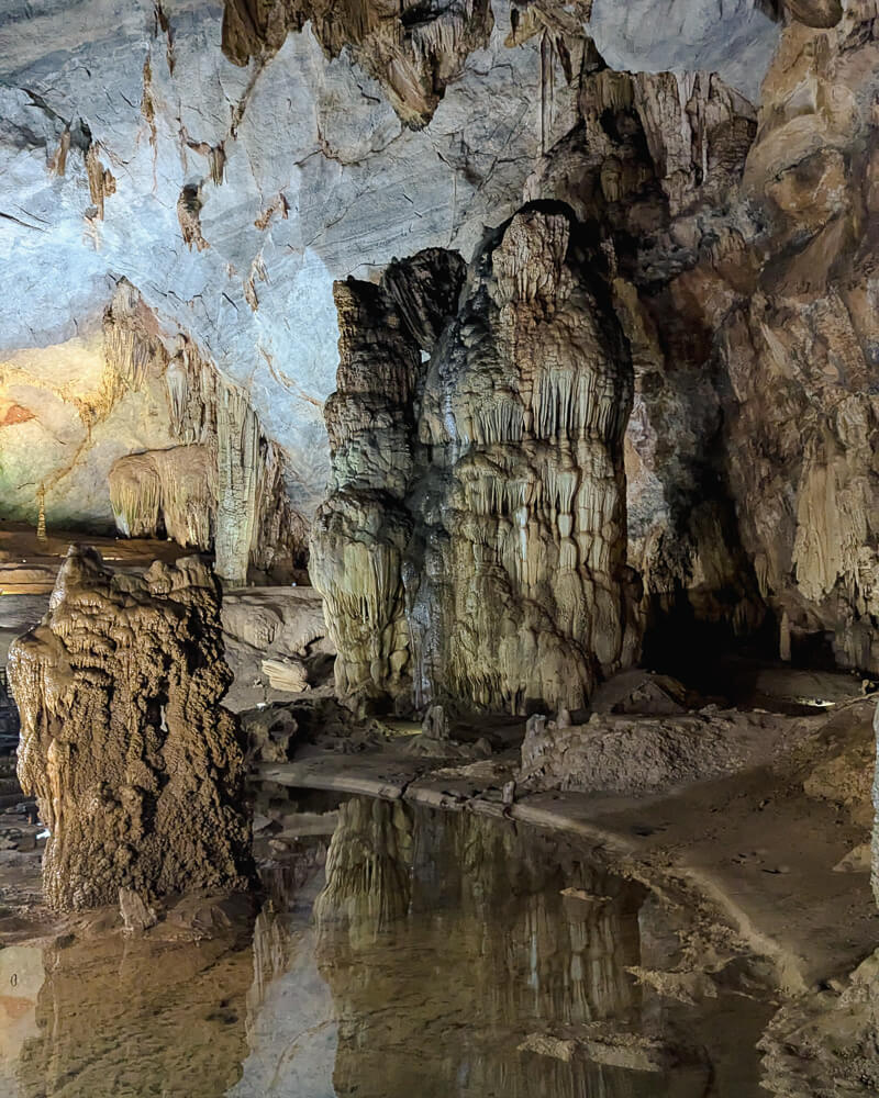 Rock formations in Paradise Cave