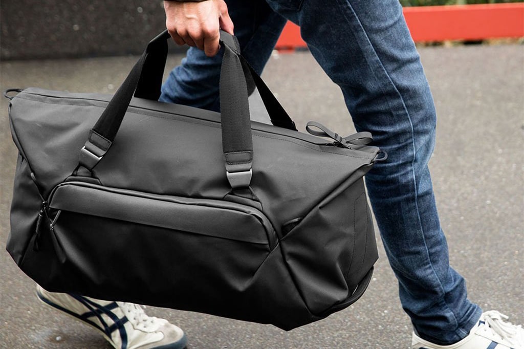 man carrying a Peak Design Travel Duffel