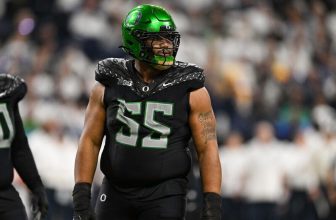 Steelers pass on QBs, take Harmon with 21st pick in NFL draft