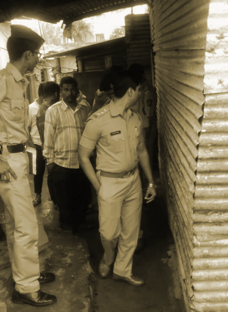 उस वक्त घटनास्थल पर मौजूद पुलिस की टीम।