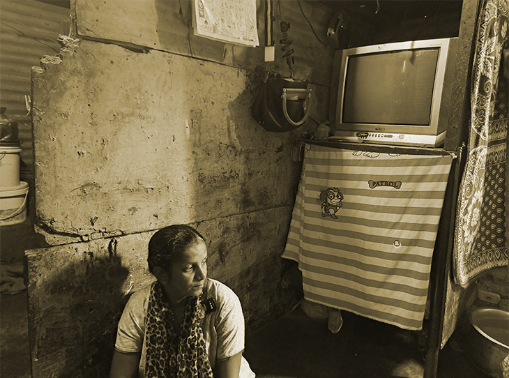 सुनील जेल चला गया तो बच्चे और घर की जिम्मेदारी पूरी तरह से लक्ष्मी पर आ गई।