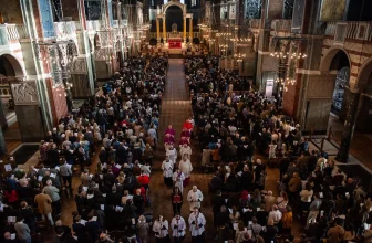 Surge in adults entering the Catholic Church in England this Easter prompted by internet, tradition