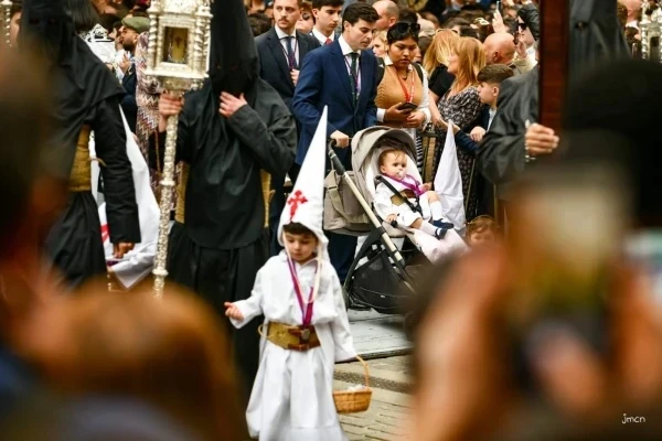 Children dressed as Nazarenes in the crowd during the Holy Week procession on April 15, 2025, in Seville, Spain. Credit: Photo courtesy of Joaquín Carmona
