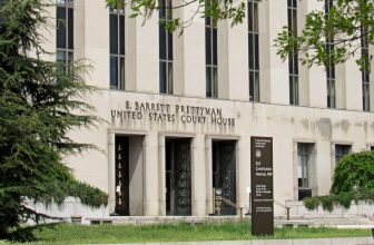 After DC Circuit reinstates fired agency board members, chief justice pauses action