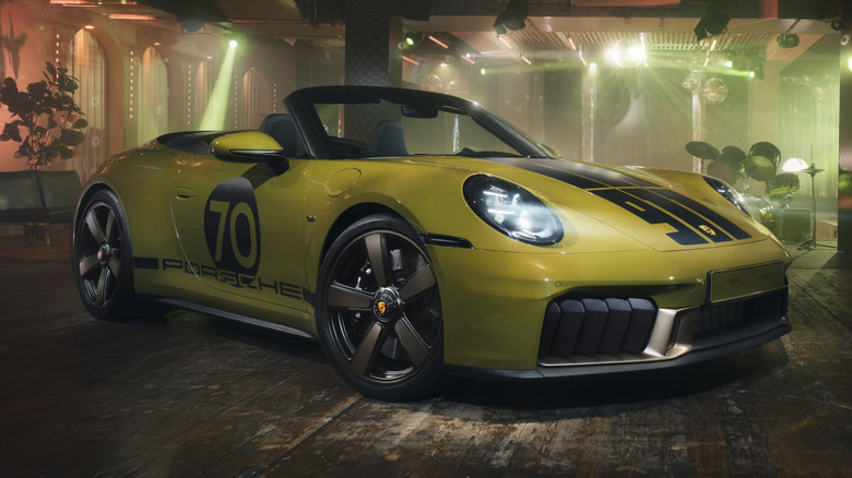 Front 3/4 view of the Porsche 911 Spirit 70