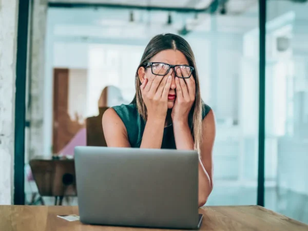 4 Overlooked Signs of a Toxic Workplace