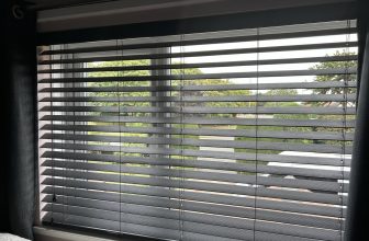 Cosmopolitan Wood Grained Anchor Grey Window Venetian Blind 520 X 1280mm