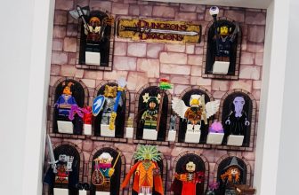 Display frame case for Lego ® Dungeons and Dragons 71047 minifigures 27cm