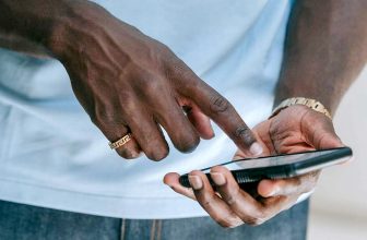 New flight cancellation scam spreads through fake airline text messages