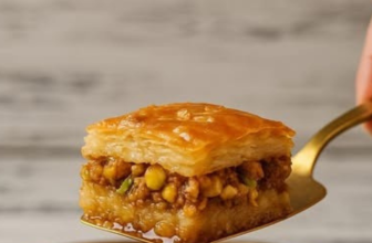 Baklava-Style Filo Rolls with Nuts and Honey (Goulash)