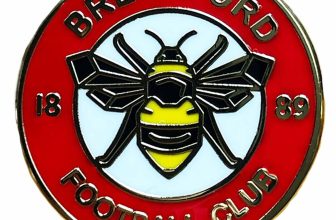 New Brentford FC Football Crest Pin Badge, Brentford Football Fans Souvenir Pin