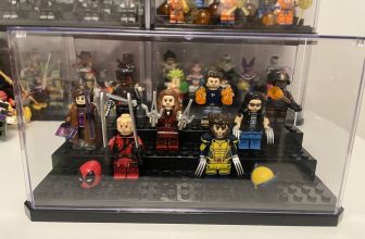 Lego Custom Deadpool Wolverine Mini Figures And Display Case Brand New NOT LEGO