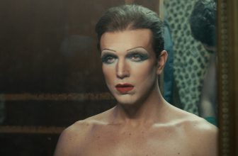 Mismatched roommates become unexpected allies in the sly British dramedy ‘Makeup’ – Discover great gay stories.