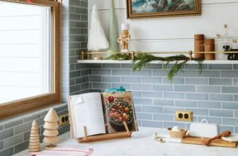 10 Kitchen Holiday Decor Ideas for a Festive Cooking Space