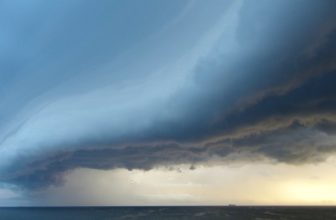 Storm arriving to MVD