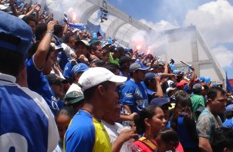 Empezó el partido Emelec – Liga (Quito)