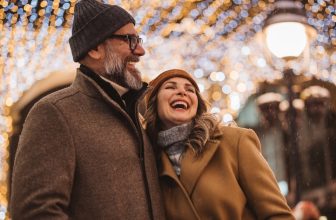 Surviving Holiday Stress as a Couple: 10 Ways to Stay Close