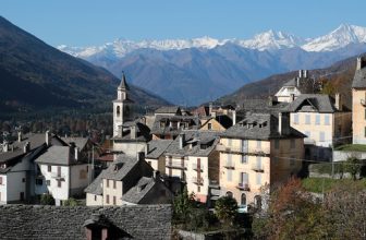 Craveggia – sullo sfondo il Monte Rosa