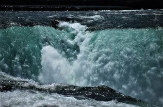 American Falls & Bridal Veil Falls, Niagara Falls, New York State, USA..