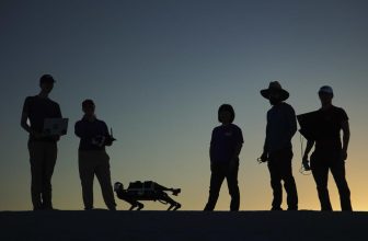Researchers are teaching robots to walk on Mars from the sand of New Mexico