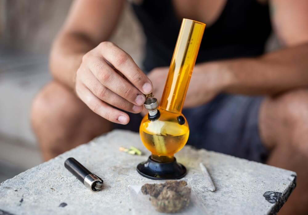 Cannabis Sunrock in bong