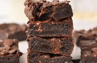 4-Ingredient Cottage Cheese Brownies (No Eggs, 150 Calories, 7g Protein)