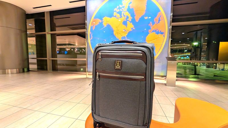 Travelpro Platinum Elite 21-Inch Spinner