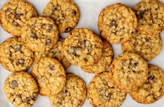 Classic Gluten Free Oatmeal Cookies (Thick & Chewy)