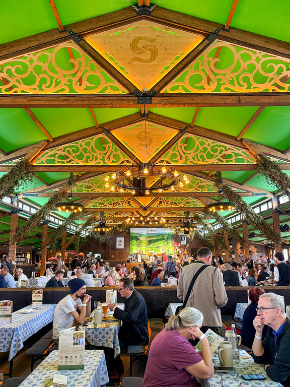 Volkssängerzelt Schützenlisl tent in the Oide Wiesn at Oktoberfest