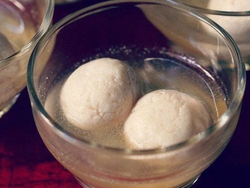 rasgulla in a glass bowl.