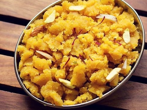 besan halwa in a bowl.