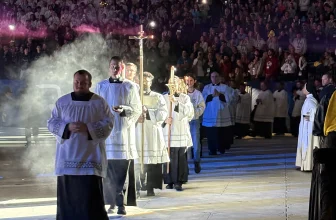 16,000 teens attend Mass together to conclude National Catholic Youth Conference