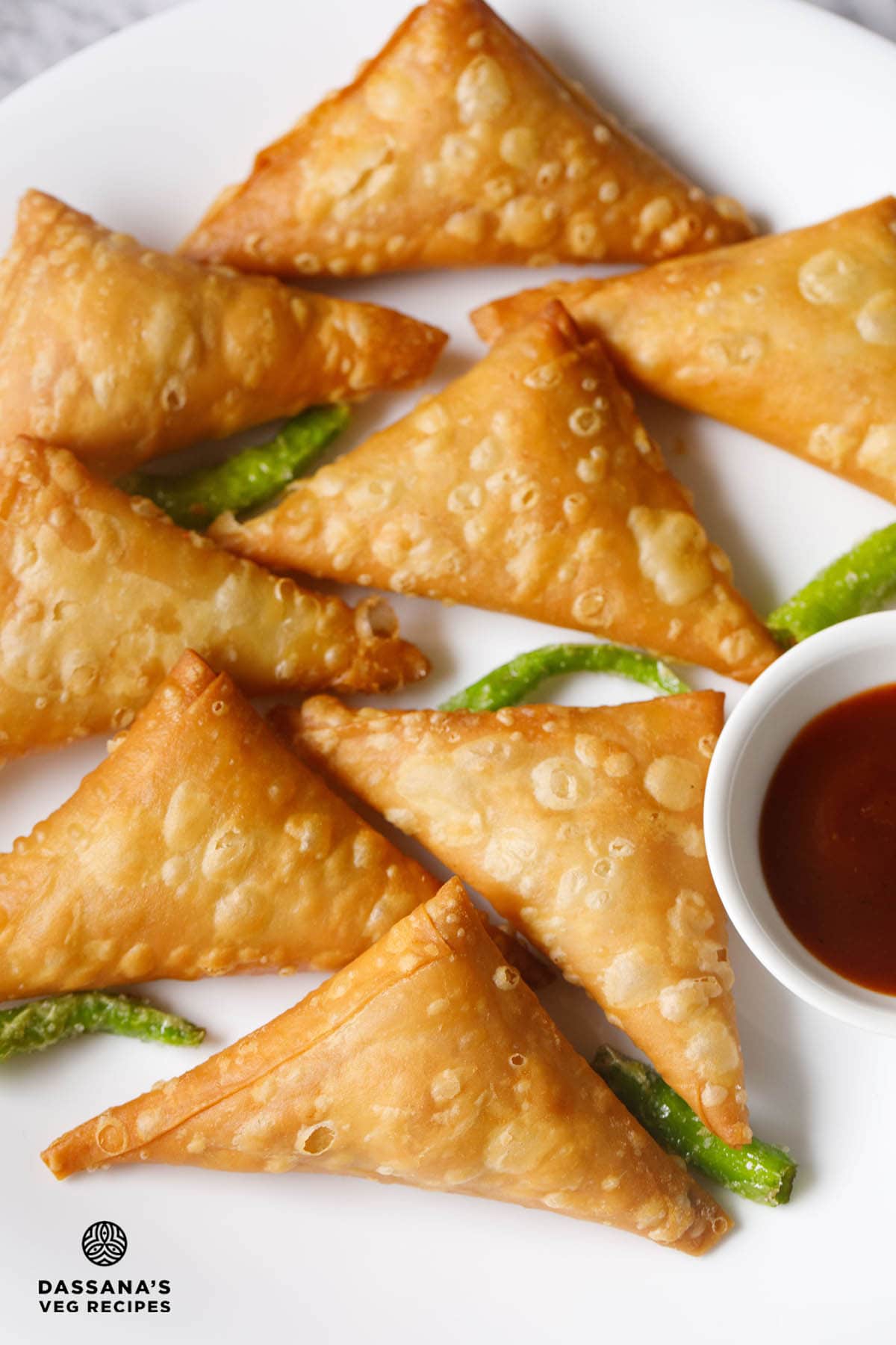 Crispy Irani onion samosa with green chillies.