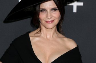 Lectii de frumusete de la Juliette Binoche. Despre rutina de frumusete si grija pentru corpul si mintea ta