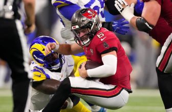 Bucs’ Baker Mayfield exits loss to Rams with left shoulder sprain