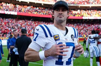 Daniel Jones dealing with lingering injury; insists he’ll play