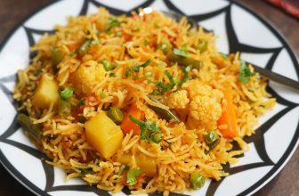 Vegetable Tehri Recipe | Awadhi Tehri (Yellow rice)