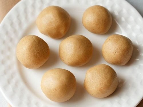 sunnundalu or urad dal laddu served on a white plate.