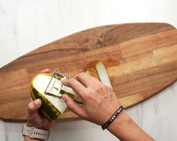 vellarikka kichadi step 1 - peel cucumber