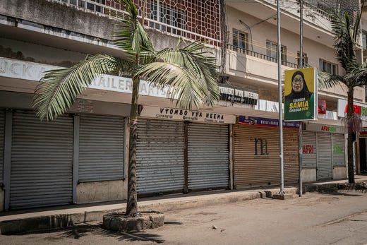 Staden Arusha i norra Tanzania är vanligtvis full av liv och rörelse och kaotisk trafik. Men på självständighetsdagen är i princip alla butiker stängda och gatorna ligger öde.