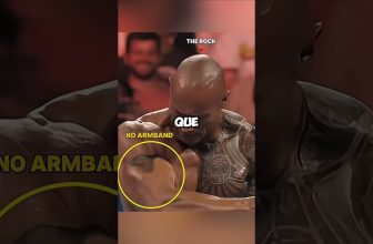 Cuando The Rock le pidió a John Cena una banda 🤯🤣Espera hasta el final 💀 #shorts #johncena