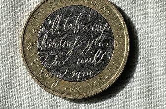 Robert Burns Collectible  £2 Coin With Rare Mint Error