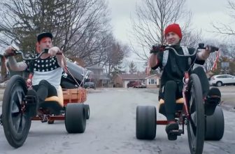 twenty one pilots: Stressed Out [OFFICIAL VIDEO]