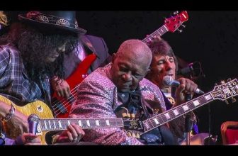 B.B. King with Slash “The Thrill Is Gone”. Amazing.