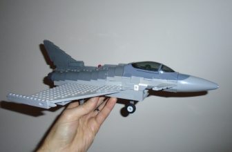 MEGA BLOKS PROBUILDER EUROFIGHTER TYPHOON #3249  damaged  tin  lots of  parts
