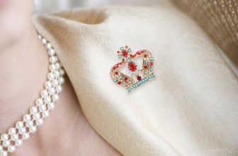 Retro Crown Brooch Fashion Accessory Women Vintage Brooches Jewelry