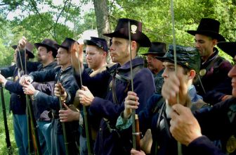Civil War soldiers, prepare for battle. Civil War reenactment. 360° Movie Experience, Seeing The Elephant